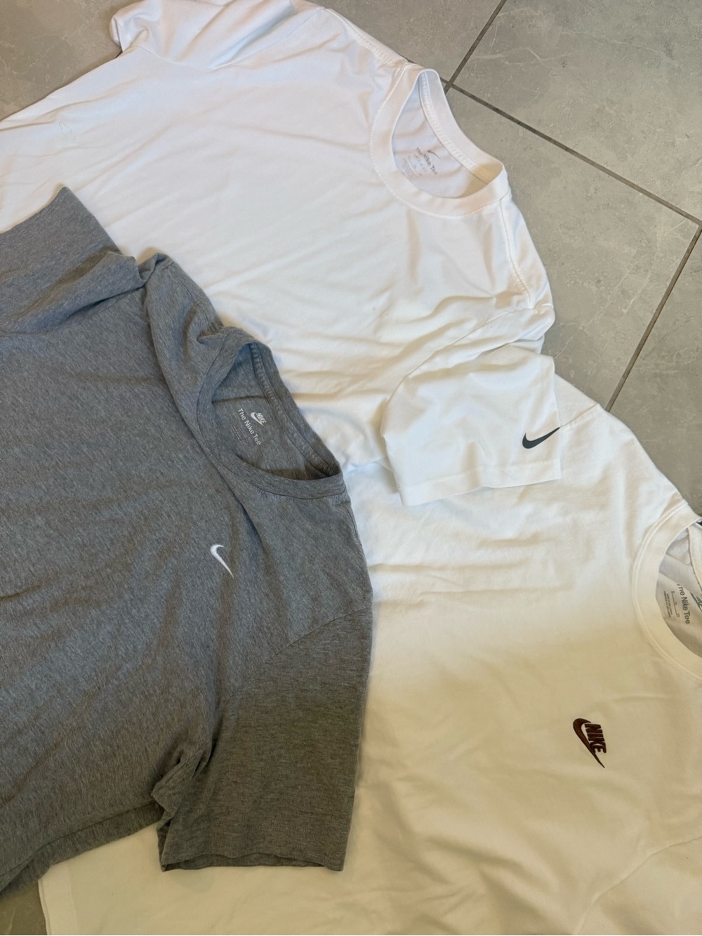 Nike Short Sleeve Crew T-Shirts in White and Gray - 3 Pack Look